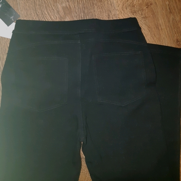 Black stretchy pants - Picture 2 of 5
